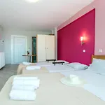 Amversa's House Potos