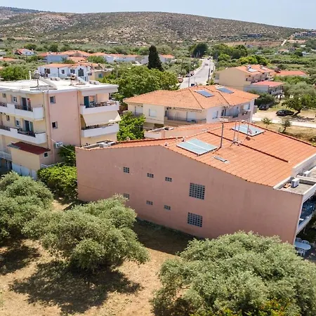 מלון דירות Amversa's House