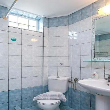 מלון דירות Amversa's House 3*