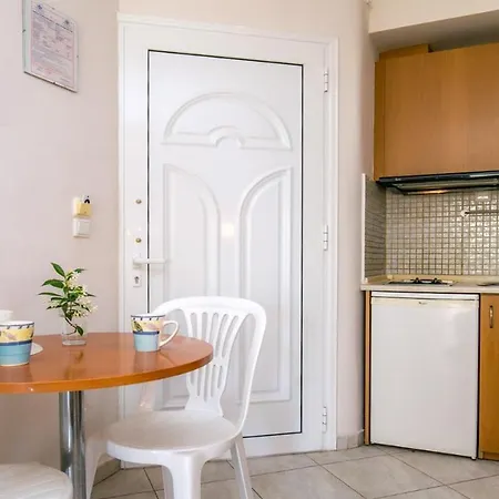 מלון דירות Amversa's House 3*