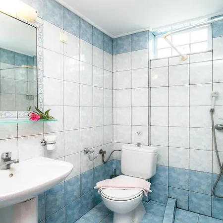 Amversa's House بوتوس