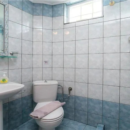 Amversa's House 3* بوتوس