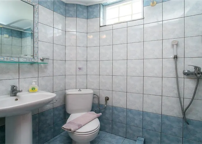 Amversa's House 3* Potos