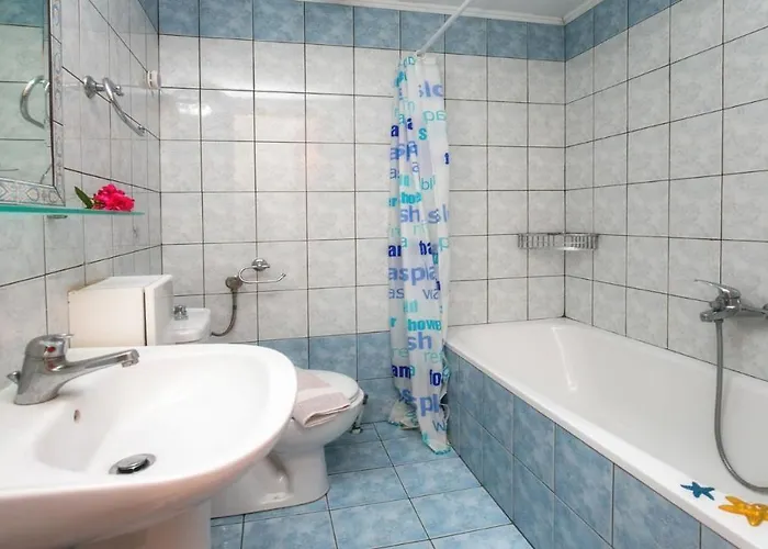 Amversa's House 3* Potos